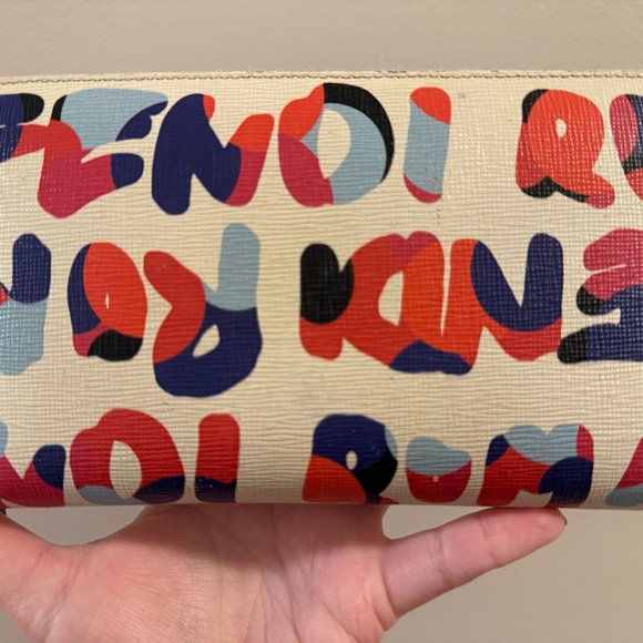 **RARE** Fendi Graffiti Long Wallet - Picture 3 of 10
